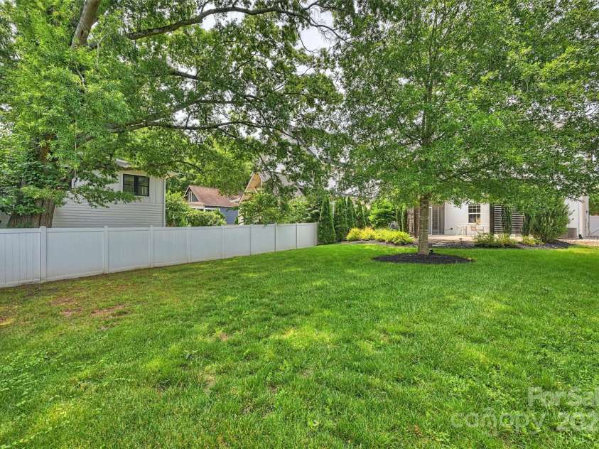 2844 Georgia Avenue, Charlotte, NC 28205.  MLS# CAR4262632, YatesRealty ID 18883. 