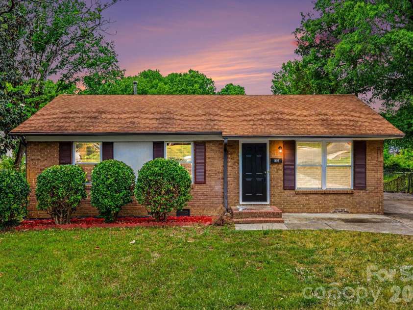 603 Dobson Drive, Charlotte, NC 28213.  MLS# CAR4377613, YatesRealty ID 18883. 
