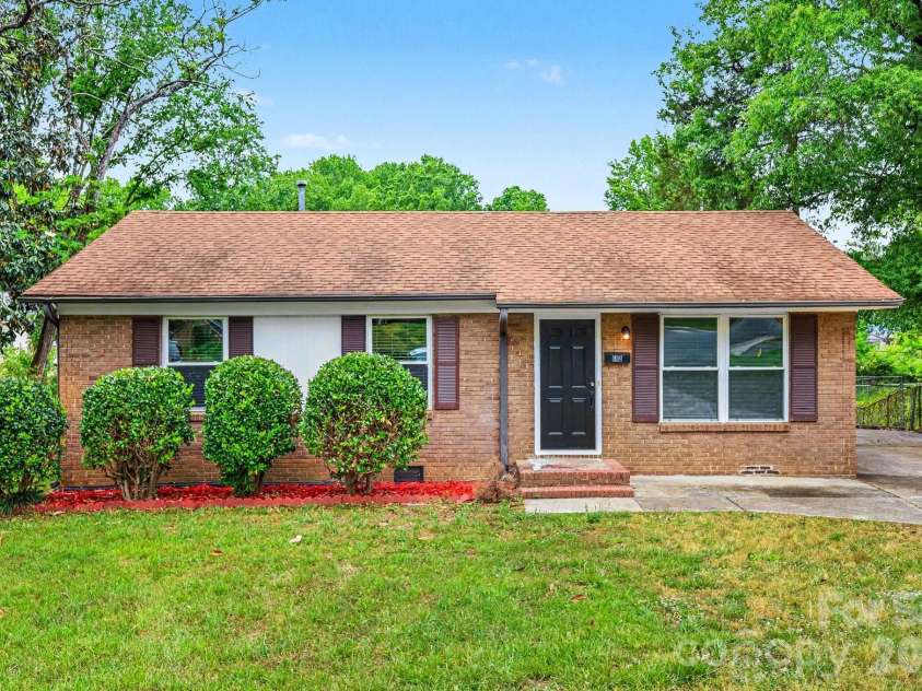 603 Dobson Drive, Charlotte, NC 28213.  MLS# CAR4377613, YatesRealty ID 18883. 