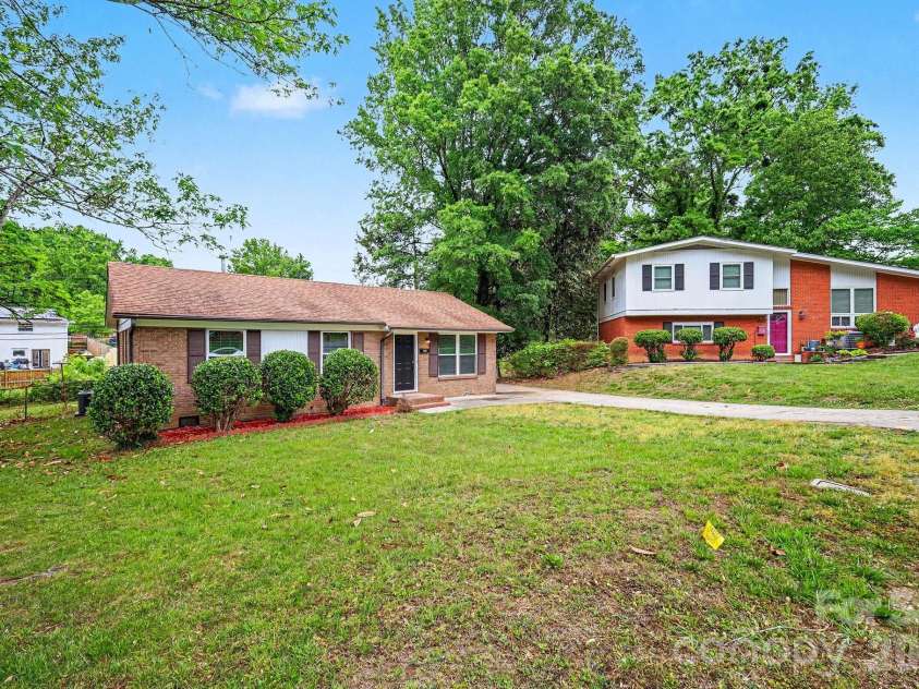 603 Dobson Drive, Charlotte, NC 28213.  MLS# CAR4377613, YatesRealty ID 18883. 