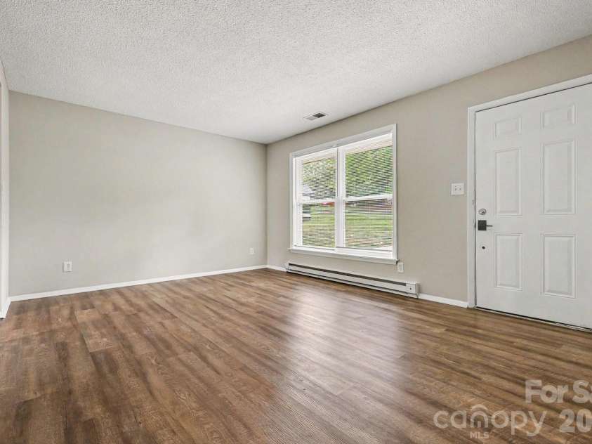 603 Dobson Drive, Charlotte, NC 28213.  MLS# CAR4377613, YatesRealty ID 18883. 