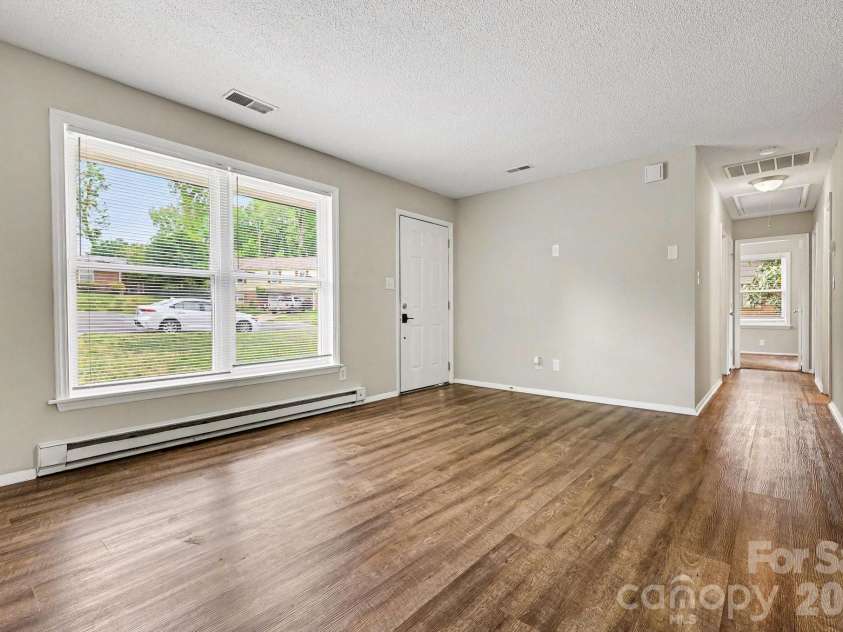 603 Dobson Drive, Charlotte, NC 28213.  MLS# CAR4377613, YatesRealty ID 18883. 