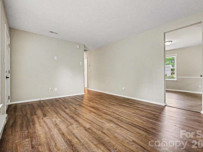603 Dobson Drive, Charlotte, NC 28213.  MLS# CAR4377613, YatesRealty ID 18883. 