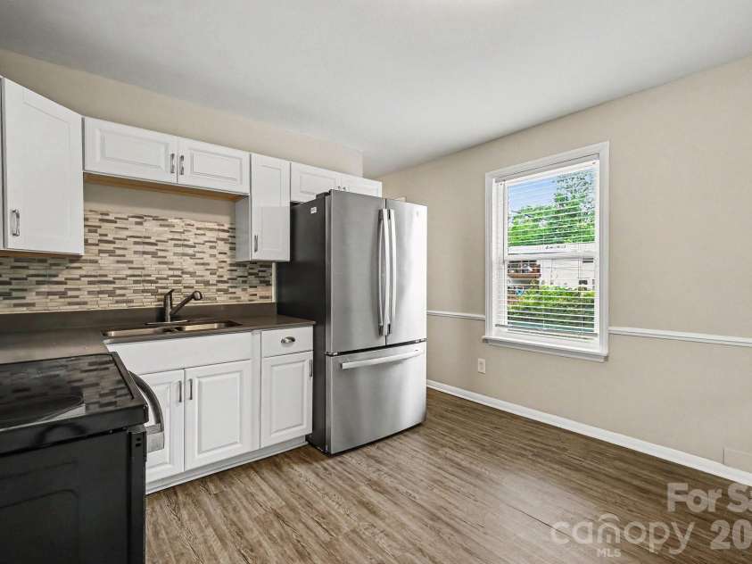 603 Dobson Drive, Charlotte, NC 28213.  MLS# CAR4377613, YatesRealty ID 18883. 