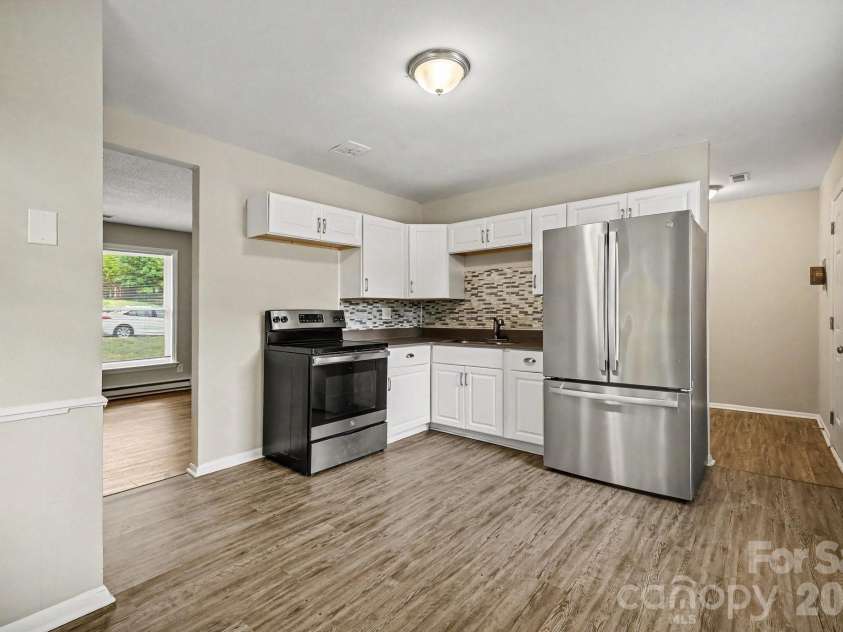 603 Dobson Drive, Charlotte, NC 28213.  MLS# CAR4377613, YatesRealty ID 18883. 
