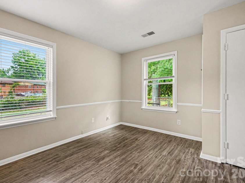 603 Dobson Drive, Charlotte, NC 28213.  MLS# CAR4377613, YatesRealty ID 18883. 