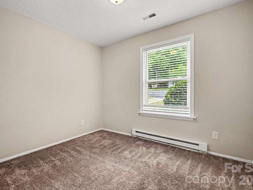 603 Dobson Drive, Charlotte, NC 28213.  MLS# CAR4377613, YatesRealty ID 18883. 