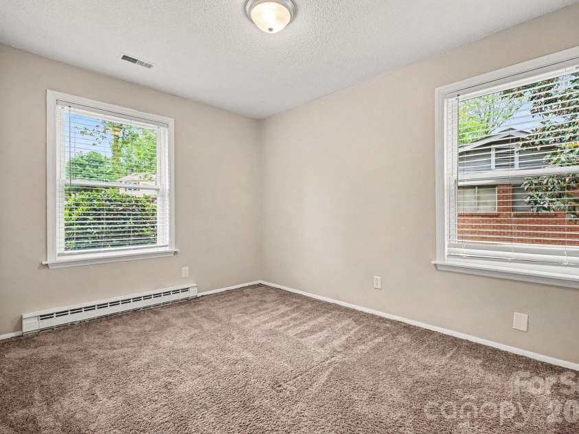603 Dobson Drive, Charlotte, NC 28213.  MLS# CAR4377613, YatesRealty ID 18883. 