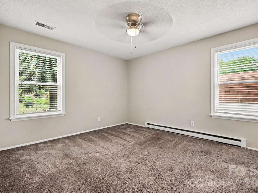603 Dobson Drive, Charlotte, NC 28213.  MLS# CAR4377613, YatesRealty ID 18883. 