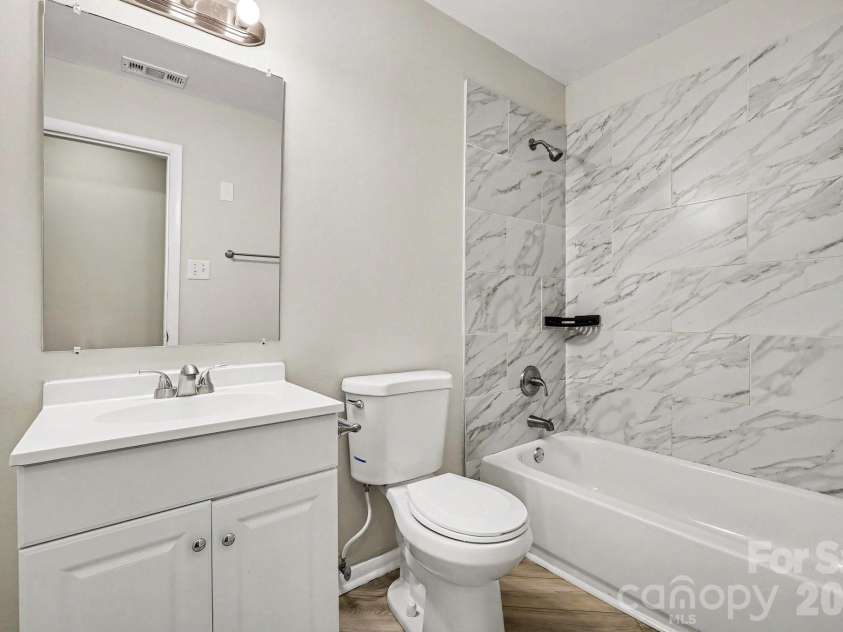 603 Dobson Drive, Charlotte, NC 28213.  MLS# CAR4377613, YatesRealty ID 18883. 