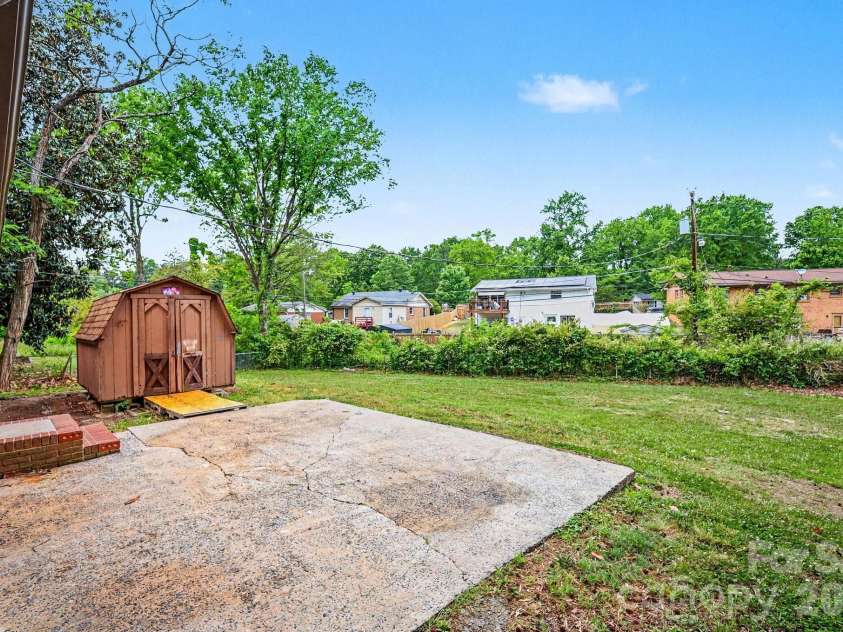 603 Dobson Drive, Charlotte, NC 28213.  MLS# CAR4377613, YatesRealty ID 18883. 