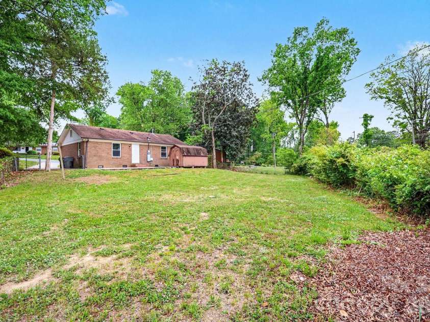 603 Dobson Drive, Charlotte, NC 28213.  MLS# CAR4377613, YatesRealty ID 18883. 