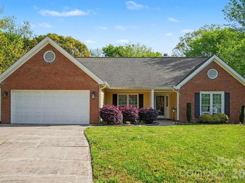 12201 Windus Court, Charlotte, NC 28273.  MLS# CAR4370686, YatesRealty ID 18884. 