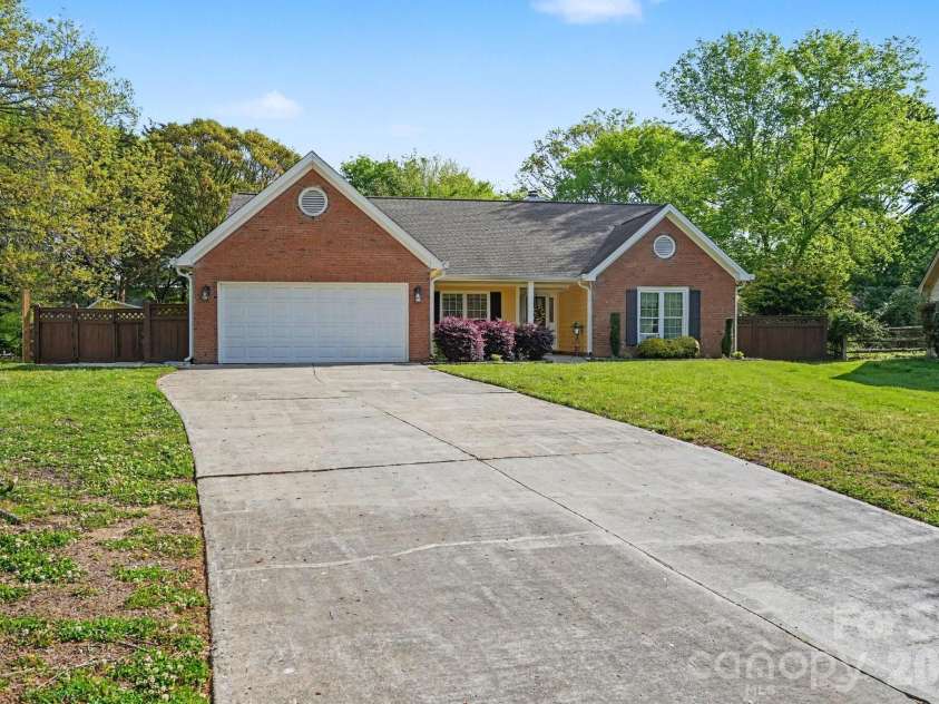 12201 Windus Court, Charlotte, NC 28273.  MLS# CAR4370686, YatesRealty ID 18884. 