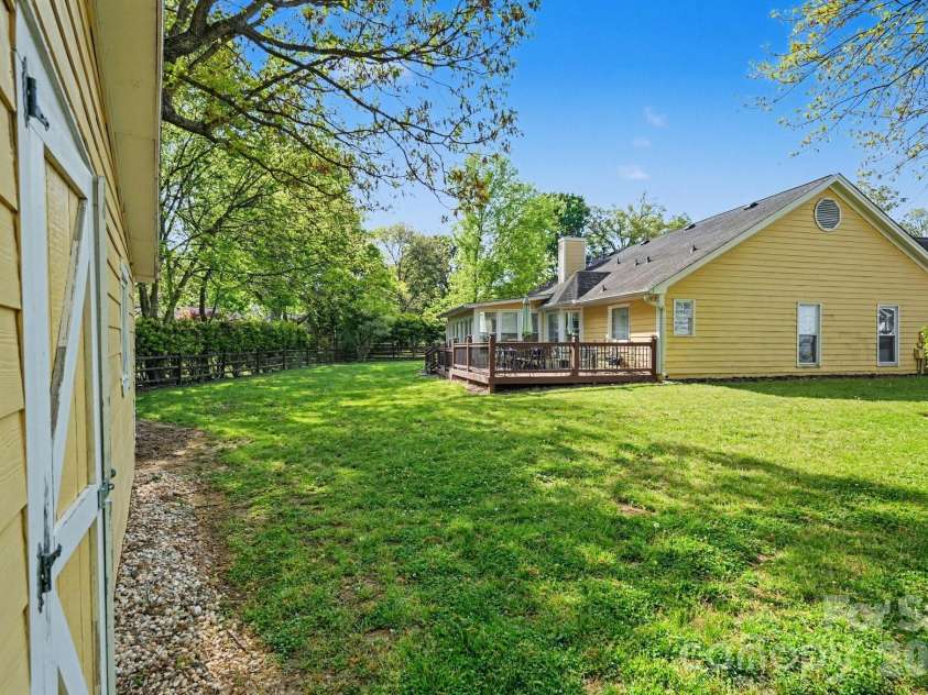 12201 Windus Court, Charlotte, NC 28273.  MLS# CAR4370686, YatesRealty ID 18884. 