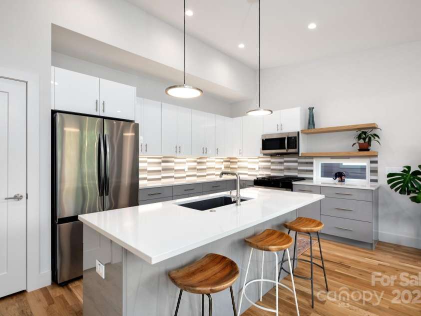 9 Orrinel Way, Asheville, NC 28806.  MLS# CAR4257922, YatesRealty ID 18885. Breakfast Bar for Casual Meals