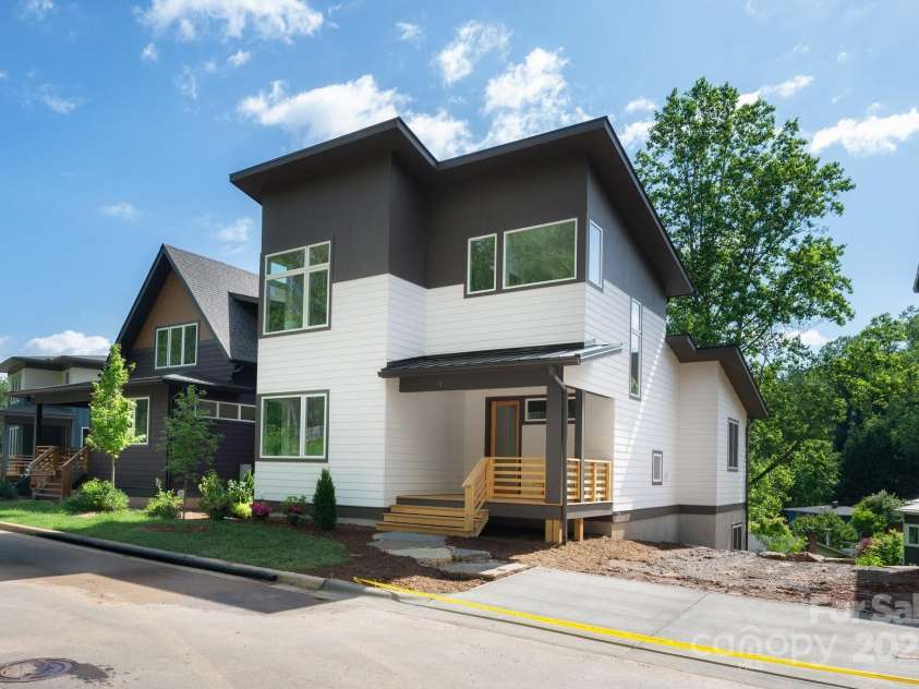9 Orrinel Way, Asheville, NC 28806.  MLS# CAR4257922, YatesRealty ID 18885. Exceptional Brand New Energy Star and GreenBuilt Home by JAG Construction In Craggy Park
