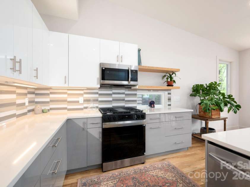 9 Orrinel Way, Asheville, NC 28806.  MLS# CAR4257922, YatesRealty ID 18885. Gorgeous Tile Backsplash and Soft-Close Drawers and Cabinets