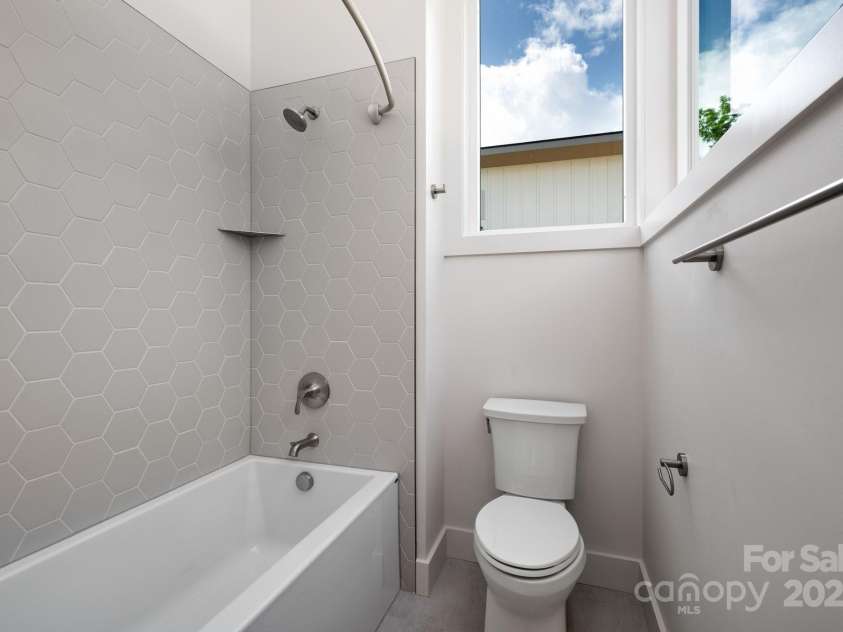 9 Orrinel Way, Asheville, NC 28806.  MLS# CAR4257922, YatesRealty ID 18885. Tiled Shower + Tub and Lots of Natural Light