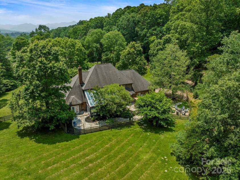 118 Holcombe Cove Road, Candler, NC 28715.  MLS# CAR4267298, YatesRealty ID 18886. 