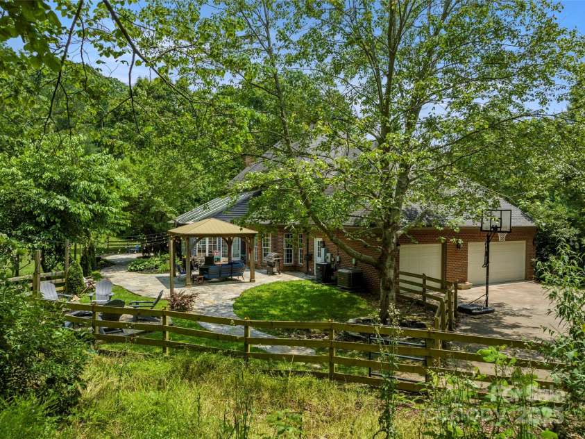 118 Holcombe Cove Road, Candler, NC 28715.  MLS# CAR4267298, YatesRealty ID 18886. 