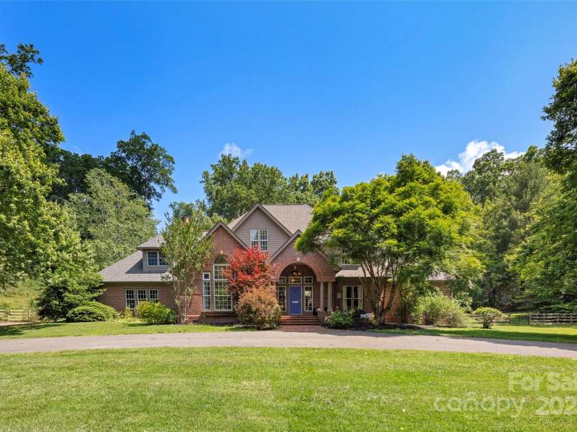 118 Holcombe Cove Road, Candler, NC 28715.  MLS# CAR4267298, YatesRealty ID 18886. 