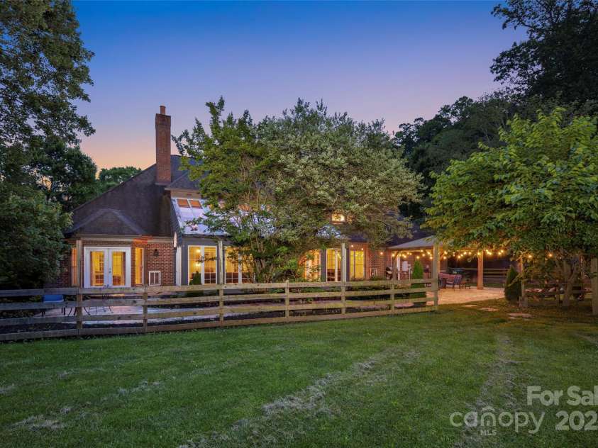 118 Holcombe Cove Road, Candler, NC 28715.  MLS# CAR4267298, YatesRealty ID 18886. 