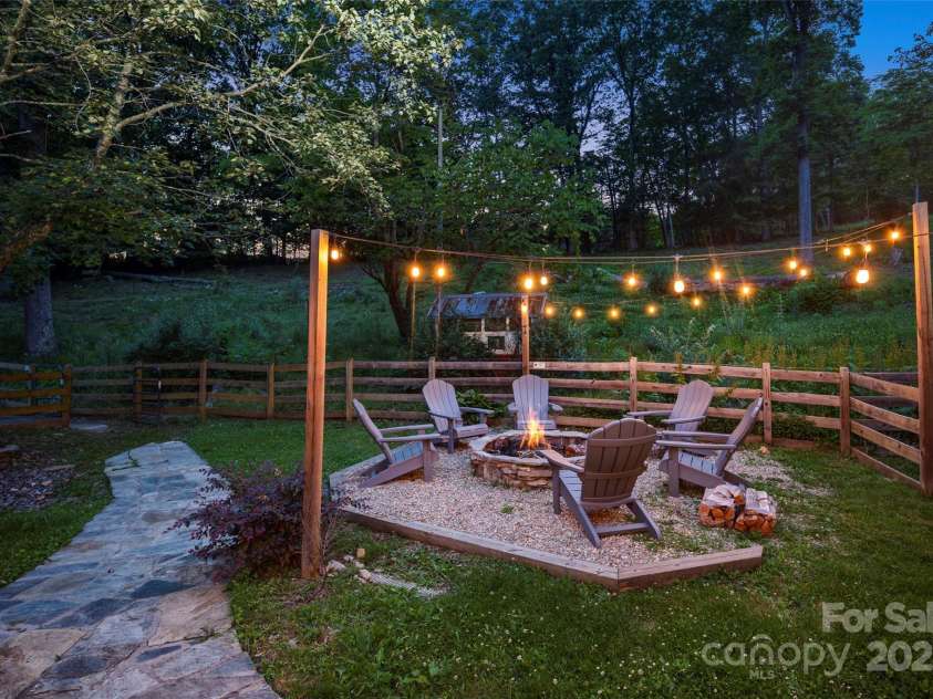 118 Holcombe Cove Road, Candler, NC 28715.  MLS# CAR4267298, YatesRealty ID 18886. 