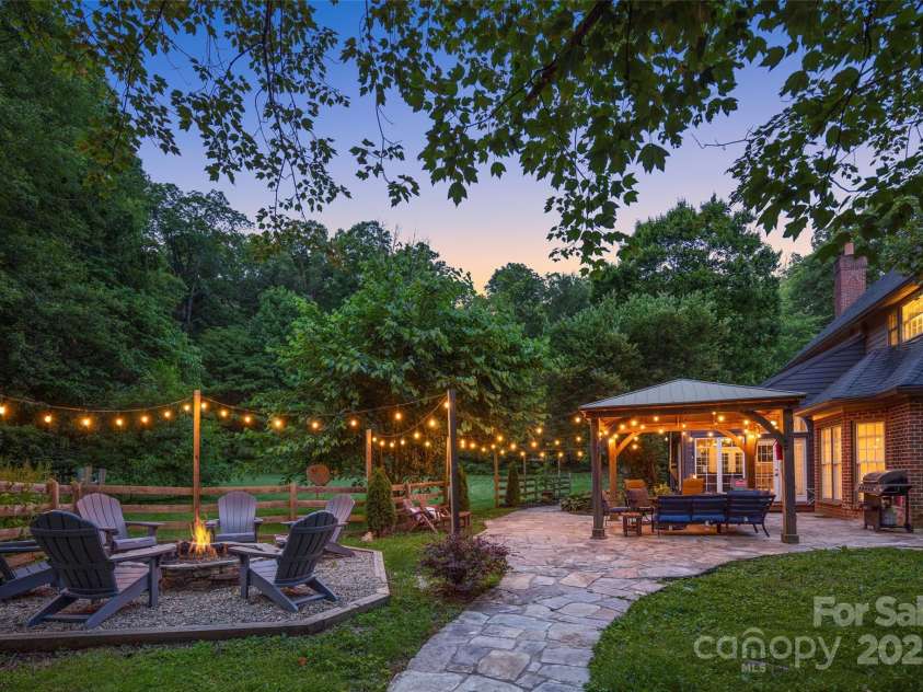 118 Holcombe Cove Road, Candler, NC 28715.  MLS# CAR4267298, YatesRealty ID 18886. 