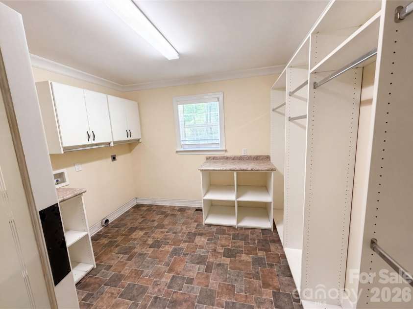 134 Springway Drive, Kannapolis, NC 28081.  MLS# CAR4378292, YatesRealty ID 18888. 