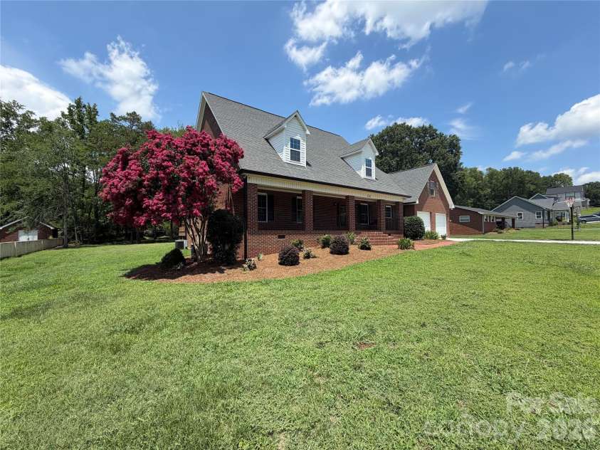 134 Springway Drive, Kannapolis, NC 28081.  MLS# CAR4378292, YatesRealty ID 18888. 
