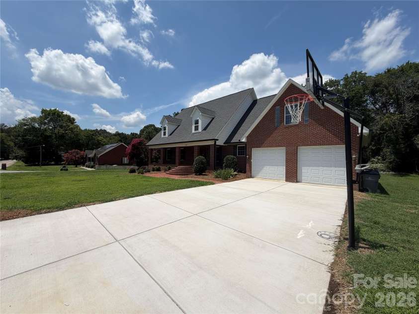 134 Springway Drive, Kannapolis, NC 28081.  MLS# CAR4378292, YatesRealty ID 18888. 