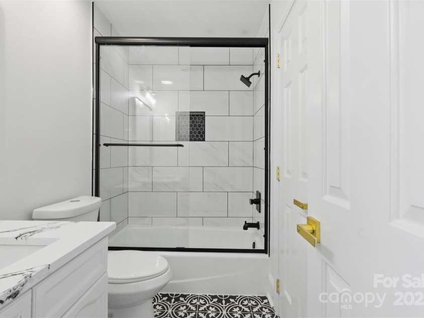 13833 Jonathans Ridge Road, Mint Hill, NC 28227.  MLS# CAR4240122, YatesRealty ID 18888. Full bath second floor shared between 2 bedrooms