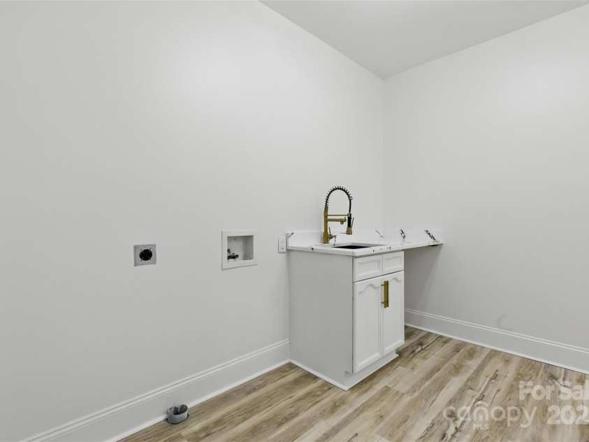 13833 Jonathans Ridge Road, Mint Hill, NC 28227.  MLS# CAR4240122, YatesRealty ID 18888. Laundry