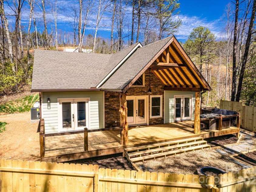 79 Abbey View Road, Bryson City, NC 28713.  MLS# CAR4301815, YatesRealty ID 1889. 