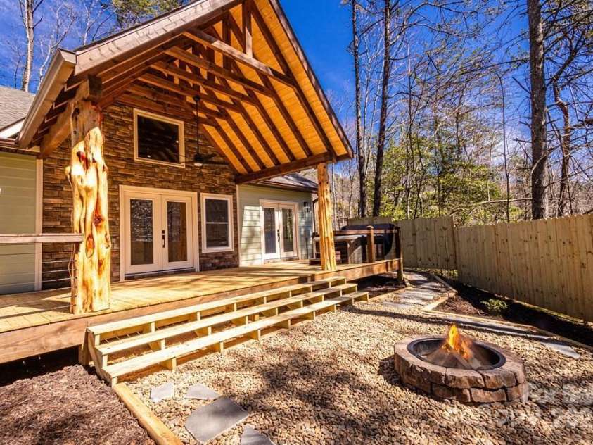 79 Abbey View Road, Bryson City, NC 28713.  MLS# CAR4301815, YatesRealty ID 1889. 