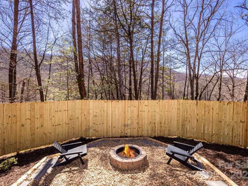 79 Abbey View Road, Bryson City, NC 28713.  MLS# CAR4301815, YatesRealty ID 1889. 