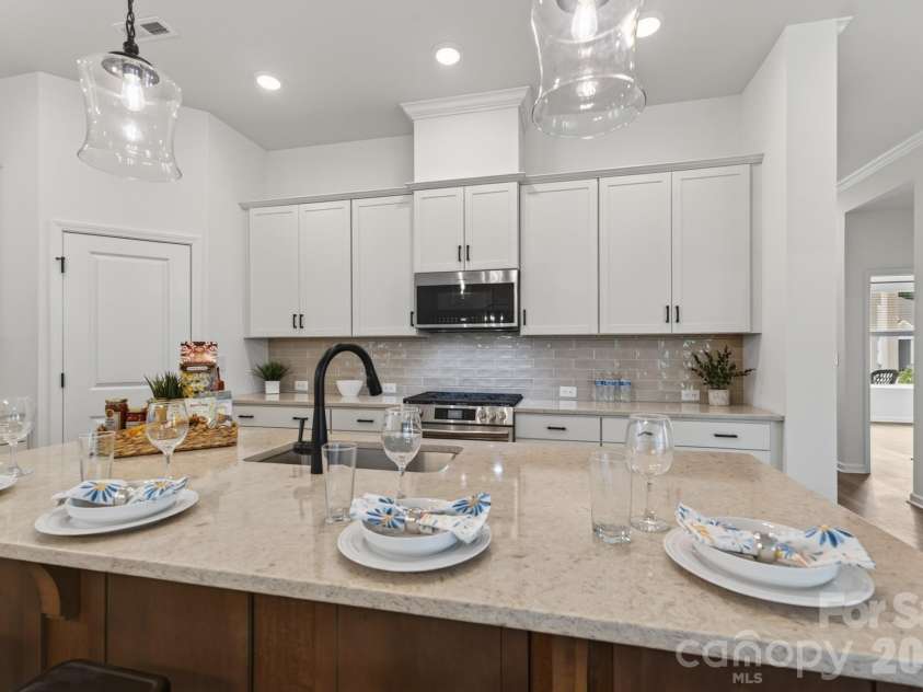 1338 Encore Lane, Waxhaw, NC 28173.  MLS# CAR4395212, YatesRealty ID 18890. Kitchen Island