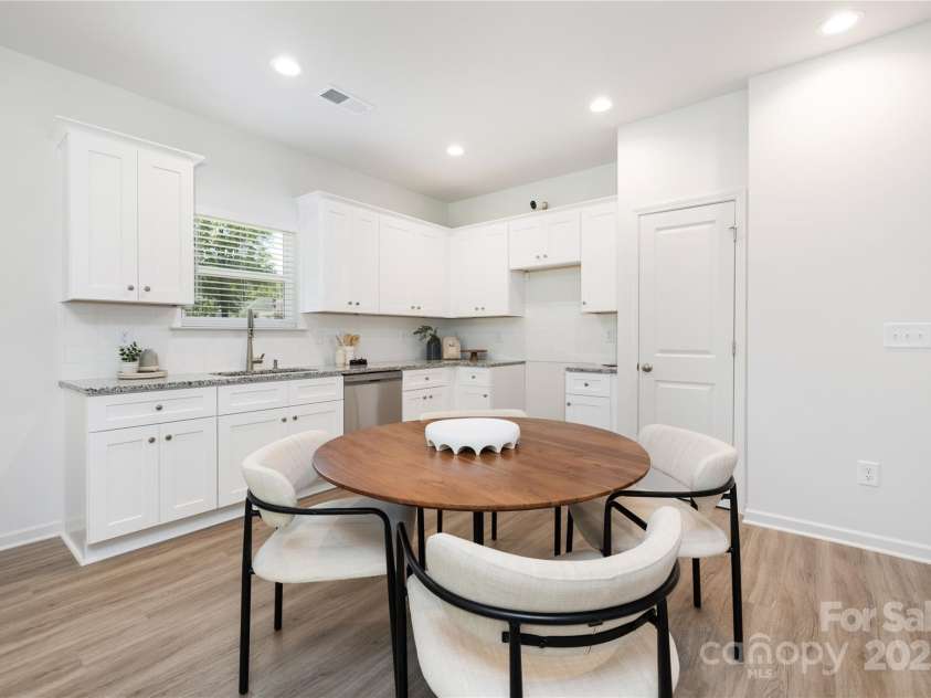 1231 Edgewood Road, Charlotte, NC 28208.  MLS# CAR4268873, YatesRealty ID 18891. Representation