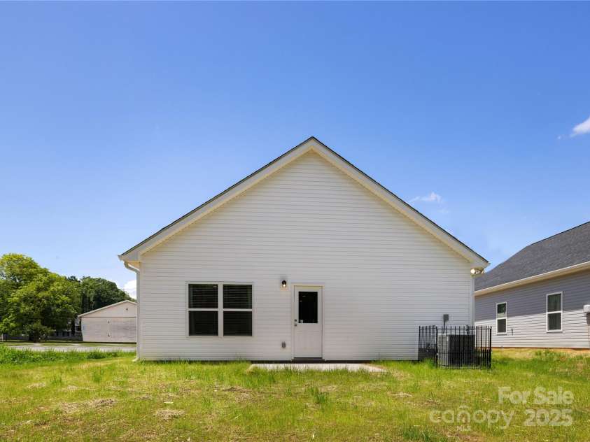 1231 Edgewood Road, Charlotte, NC 28208.  MLS# CAR4268873, YatesRealty ID 18891. Representation