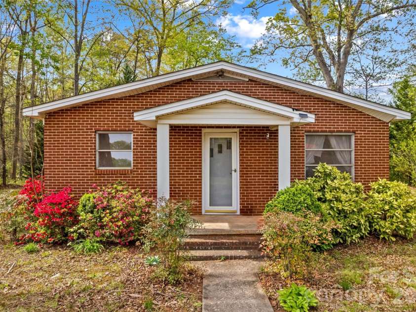151 Bent Twig Drive, Statesville, NC 28677.  MLS# CAR4369166, YatesRealty ID 18891. 
