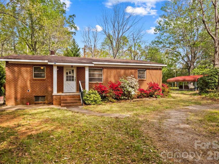 151 Bent Twig Drive, Statesville, NC 28677.  MLS# CAR4369166, YatesRealty ID 18891. 
