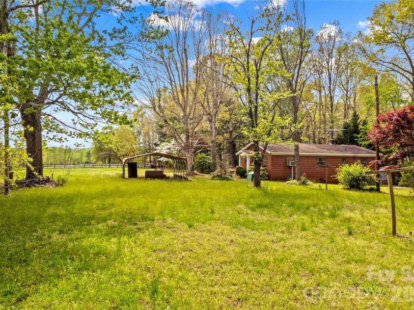 151 Bent Twig Drive, Statesville, NC 28677.  MLS# CAR4369166, YatesRealty ID 18891. 