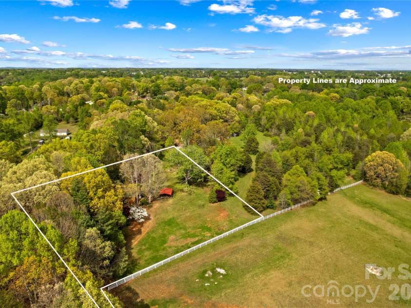 151 Bent Twig Drive, Statesville, NC 28677.  MLS# CAR4369166, YatesRealty ID 18891. 