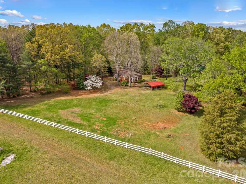 151 Bent Twig Drive, Statesville, NC 28677.  MLS# CAR4369166, YatesRealty ID 18891. 
