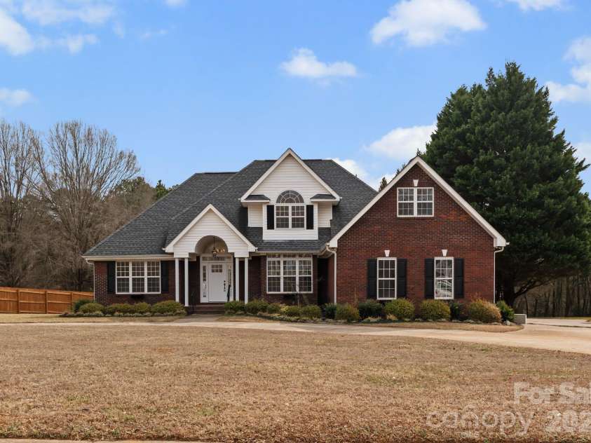 14340 Kendalton Meadow Drive, Mint Hill, NC 28227.  MLS# CAR4343140, YatesRealty ID 18892. 