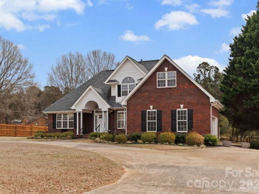 14340 Kendalton Meadow Drive, Mint Hill, NC 28227.  MLS# CAR4343140, YatesRealty ID 18892. 