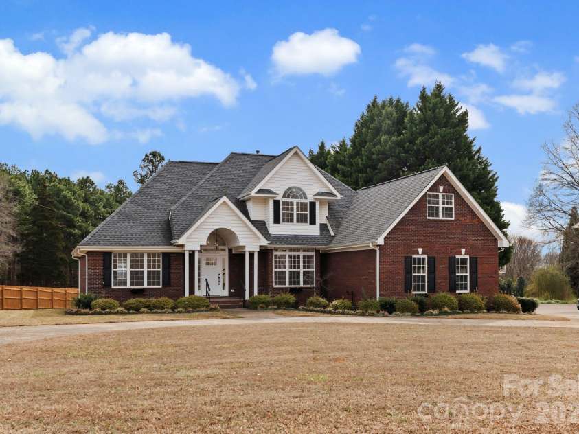14340 Kendalton Meadow Drive, Mint Hill, NC 28227.  MLS# CAR4343140, YatesRealty ID 18892. 