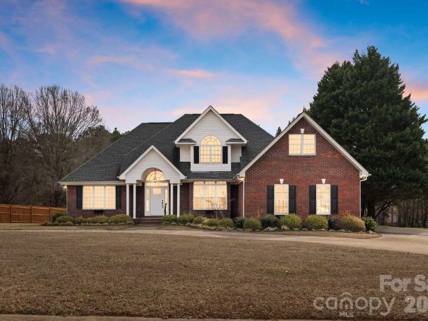 14340 Kendalton Meadow Drive, Mint Hill, NC 28227.  MLS# CAR4343140, YatesRealty ID 18892. 