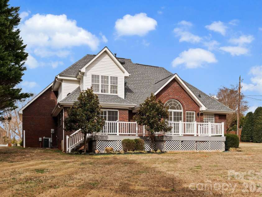14340 Kendalton Meadow Drive, Mint Hill, NC 28227.  MLS# CAR4343140, YatesRealty ID 18892. 